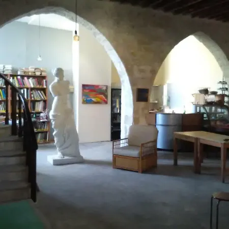 Cornaro Fine Arts Center Homestay *